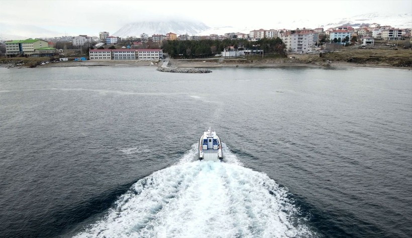 Kurbağa adamlar ve deniz polisleri Van Gölü'nde kaçakçılığa göz açtırmıyor, güvenliği sağlıyor - Resim: 36