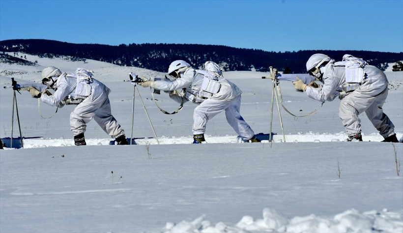 Komandoların Kars'ın karlı dağlarında zorlu eğitimi❄️⛷️🗻 - Resim: 6