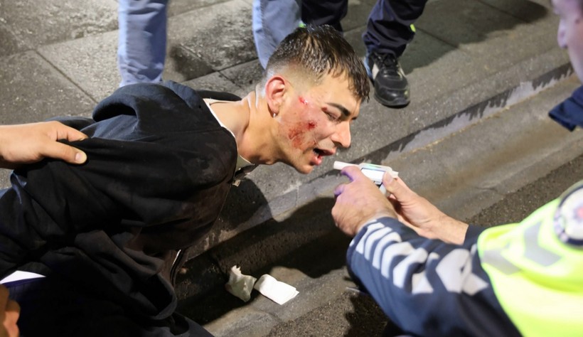 Alkollü sürücüden olaylı gece: Polis aracına tekme attı, “Dişim ağrıyor” diye feryat etti - Resim : 1