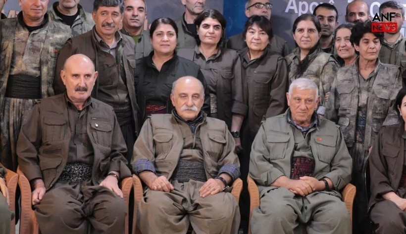 PKK kendini feshetti! Fesih kongresinden dikkat çeken kareler - Resim: 8