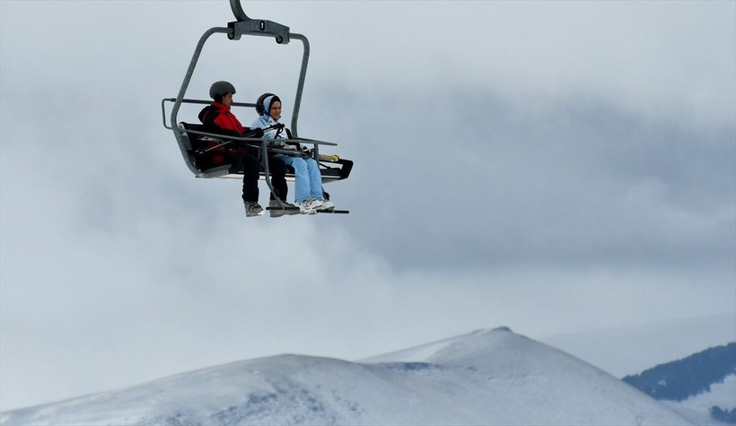 Kar kalınlığının 60 santimetreyi bulduğu Sarıkamış'ta turistler snowboard ve kızak yaptı - Resim: 6