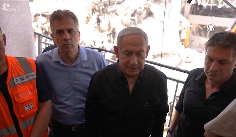Netanyahu, İran'ın füze yağdırdığı Bat Yam'da görüntülendi - Resim: 7
