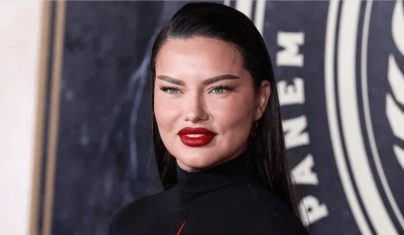 Adriana Lima Fransız askısı yaptırdı iddiasıyla gündemde! Gözleri küçücük kaldı - Resim: 4