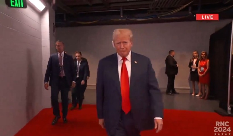 Donald Trump, suikast girişiminin ardından ilk kez halk karşısına çıktı - Resim: 3