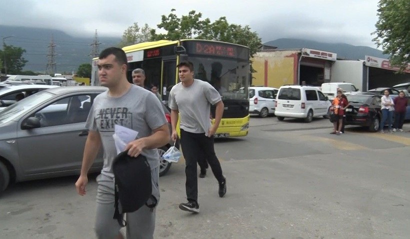 YKS maratonunda gergin anlar: Öğrenciler sınava yetişmeye çalıştı - Resim: 3