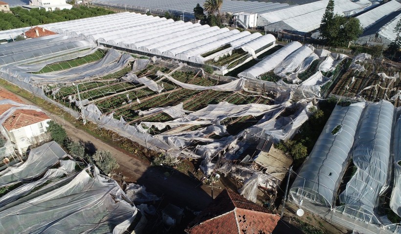 Antalya'da hortumun bilançosu ağır oldu: 6 yaralı, 1000 dönüm sera zarar gördü - Resim: 3