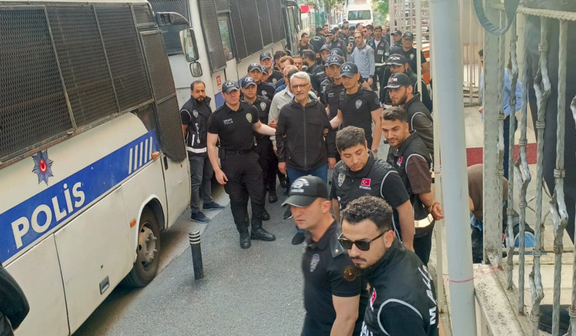 CHP'li belediyelere yolsuzluk soruşturmasında 5'i belediye başkanı 22 kişi tutuklandı - Resim : 3