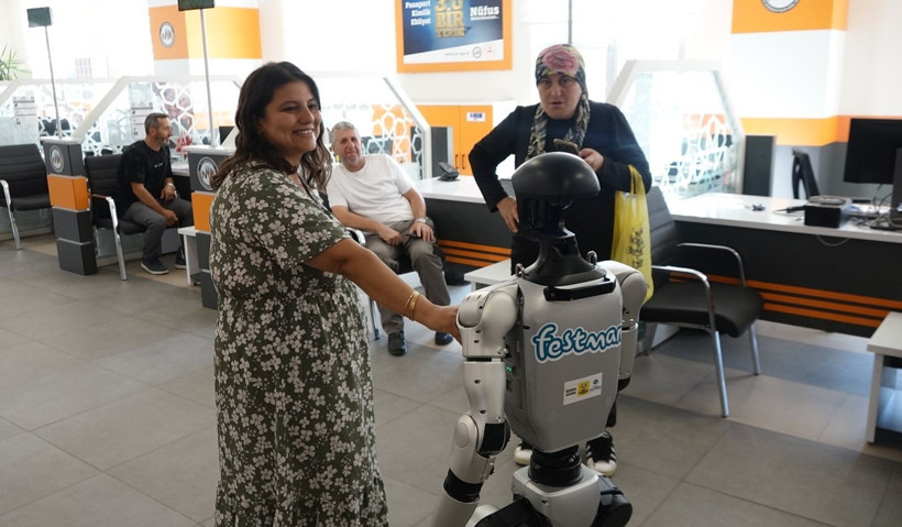 Robot Festman'a fahri kimlik belgesi - Resim: 6
