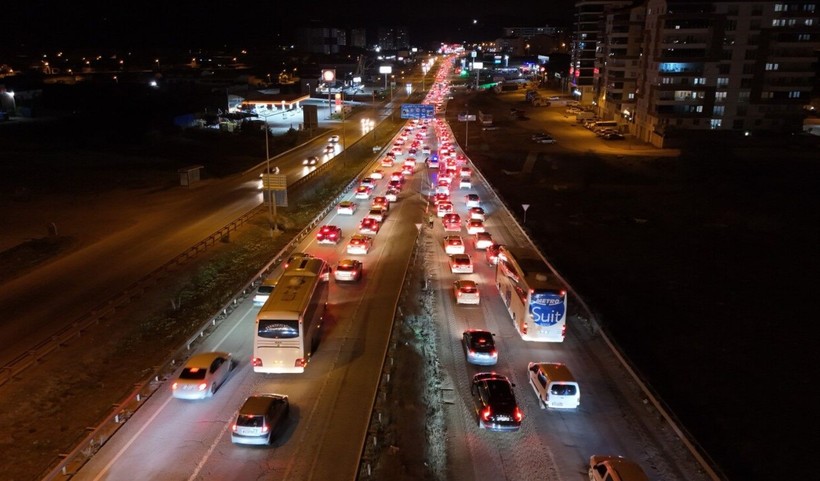 İstanbul'a geri dönüş yolculuğunda yoğun trafik - Resim: 6