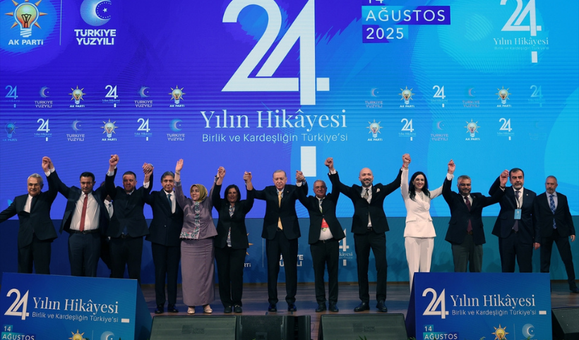 Özlem Çerçioğlu dahil 9 isim AK Parti'ye katıldı
