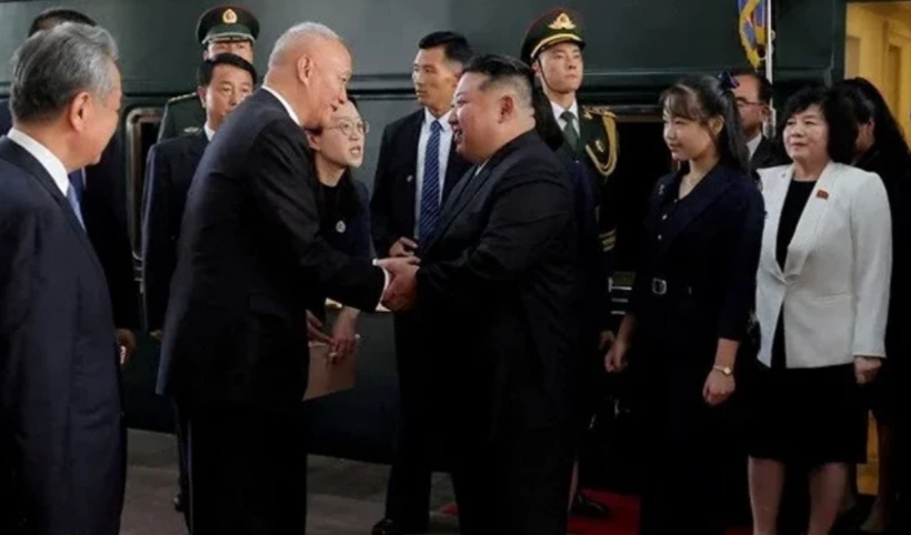 Kim Jong Un, 12 yaşındaki kızını ilk kez dünyaya tanıttı