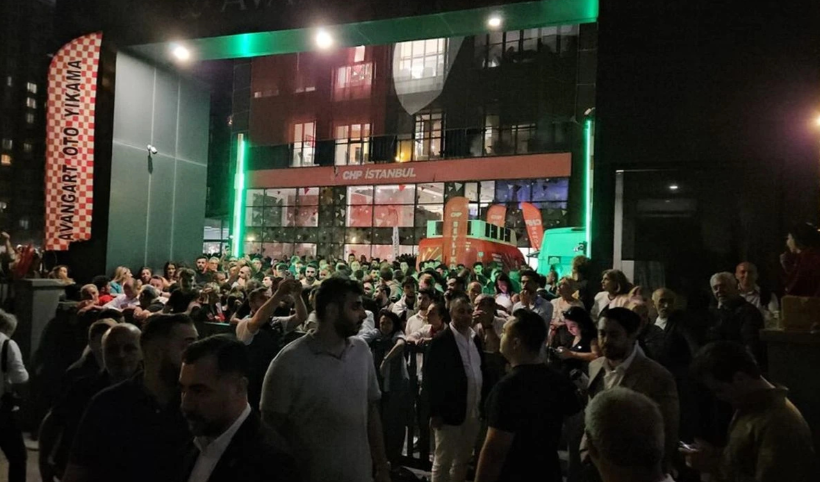 CHP İstanbul binası önünde gerginlik