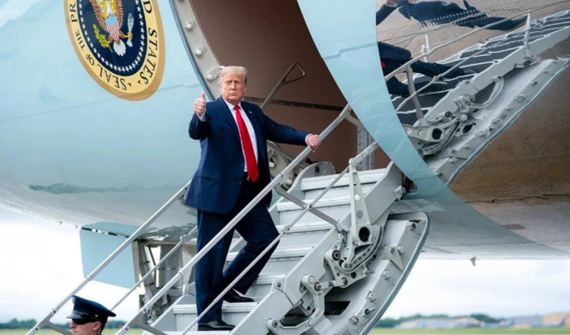 Trump'ı taşıyan uçakla yolcu uçağı çarpışma tehlikesi atlattı