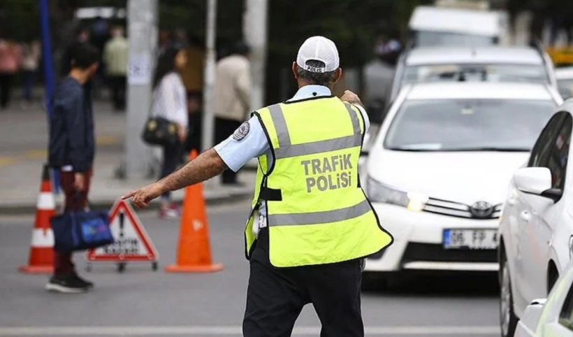 Trafikte cezalar artıyor | Kırmızı ışıktan, hız sınırına; trafikte yol kesmeden, yarış yapmaya... İşte madde madde yeni cezalar