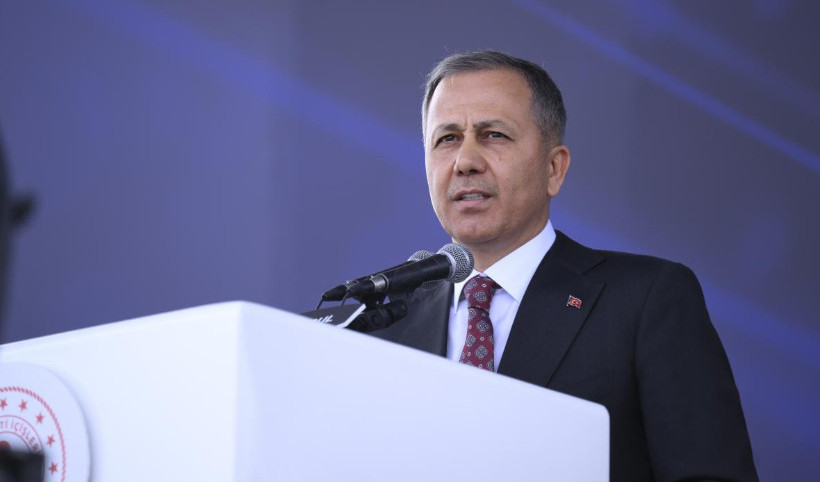 Bakan Yerlikaya duyurdu: Kırmızı bültenle arananlar 6 ülkeden getirildi