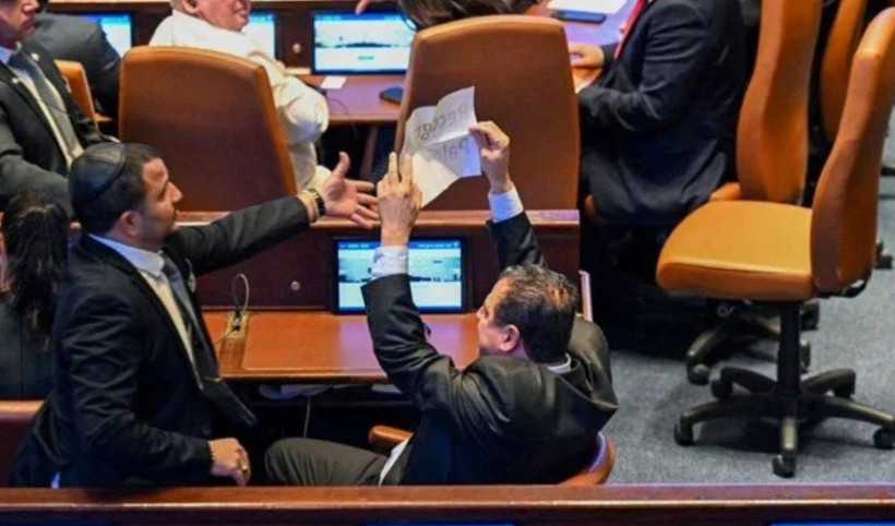 “Kral Çıplak” diyen vekil salondan atılmıştı: Avde’den Trump ve Netanyahu’ya sert tepki