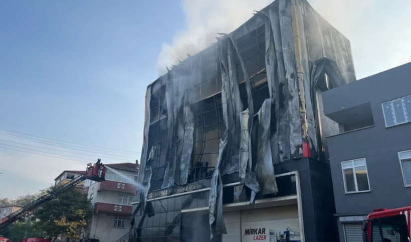 Kocaeli’de parfüm fabrikasında patlama! Alevler gökyüzünü sardı: 5 yaralı