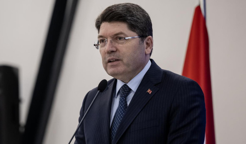 Bakan Tunç: Darbecilerin yazdırdığı Anayasa geride bırakılmalı