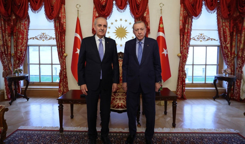 Dolmabahçe'de önemli zirve: Cumhurbaşkanı Erdoğan, TBMM Başkanı Kurtulmuş ile görüştü