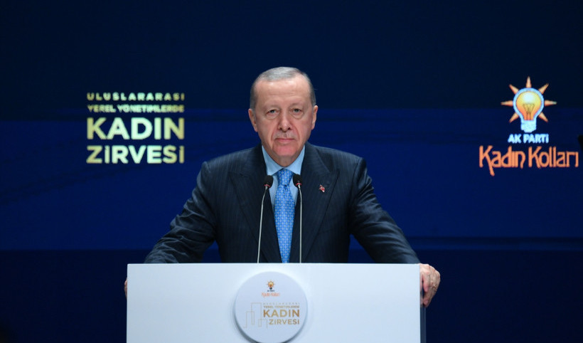 Cumhurbaşkanı Erdoğan’dan Kadın Zirvesi’nde önemli mesajlar: “Kadının olduğu yerde barış ve dirlik olur”