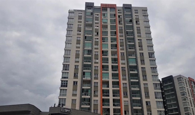 2 yaşındaki çocuğun korkunç sonu! 12. kattan yere çakılarak can verdi - Resim: 1