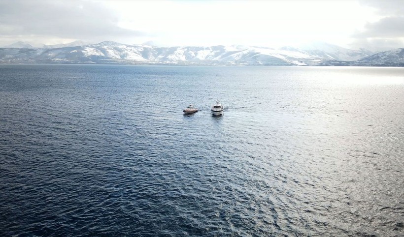 Kurbağa adamlar ve deniz polisleri Van Gölü'nde kaçakçılığa göz açtırmıyor, güvenliği sağlıyor - Resim: 30