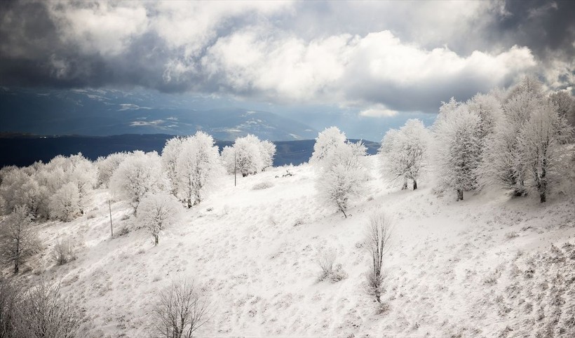 Sporseverlerin uğrak yeri! Kocadağ yaylası beyaza büründü ❄️🌨️☃️ Ortaya kartpostallık görüntüler çıktı - Resim: 8