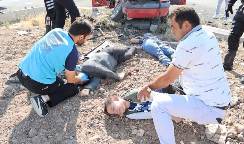 AYT sınavına giderken korkunç kaza: 1 ölü, 10 yaralı - Resim: 22