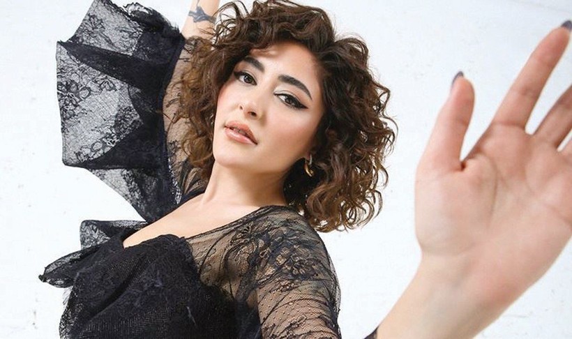 Ceyda Düvenci'nin sunuculuğunu yaptığı 'Bambaşka Sohbetler' programına konuk olan şarkıcı Melek Mosso'dan kan donduran itiraf: Bizi dövüyor aç bırakıyor... - Resim: 13