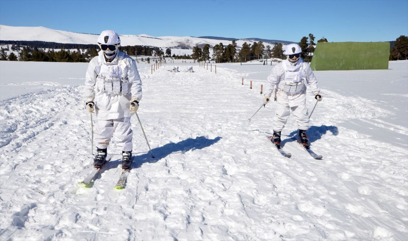 Komandoların Kars'ın karlı dağlarında zorlu eğitimi❄️⛷️🗻 - Resim: 17