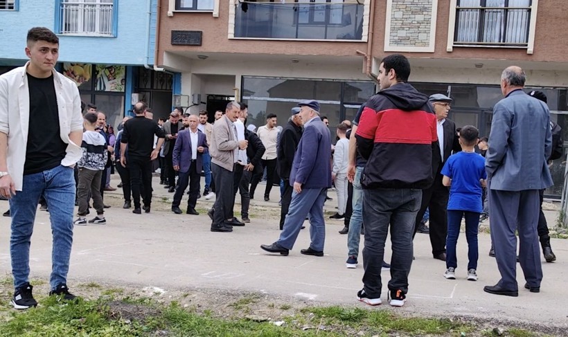 İnegöl'de çocukların kavgası ailelerin araya girmesiyle 50 kişinin taşlı sopalı kavgasına döndü: 10 kişi yaralandı - Resim: 3