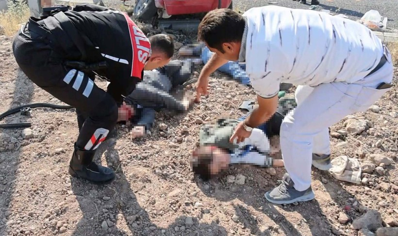 AYT sınavına giderken korkunç kaza: 1 ölü, 10 yaralı - Resim: 26