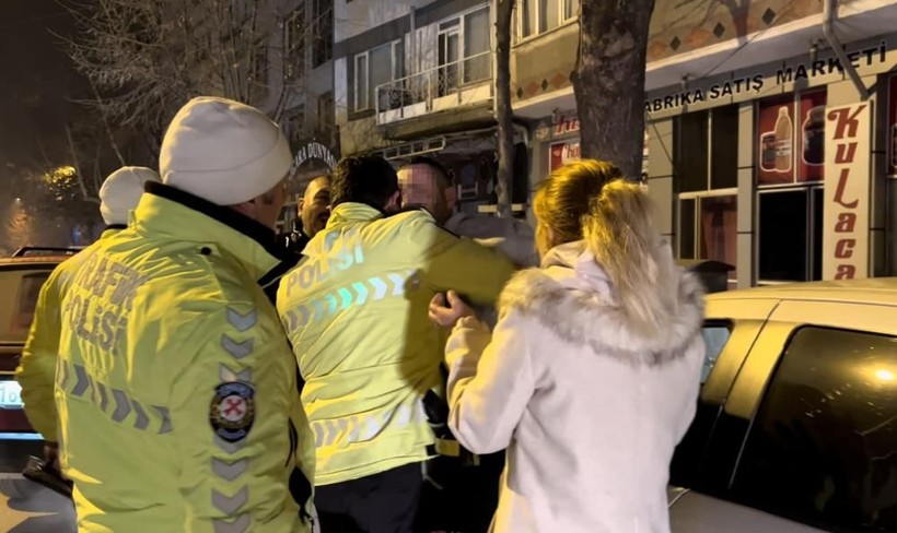 Bursa'da alkol testini reddedenler polise zorluk çıkardı: Senin üstün jandarma değil mi? Jandarma çağırın - Resim: 5