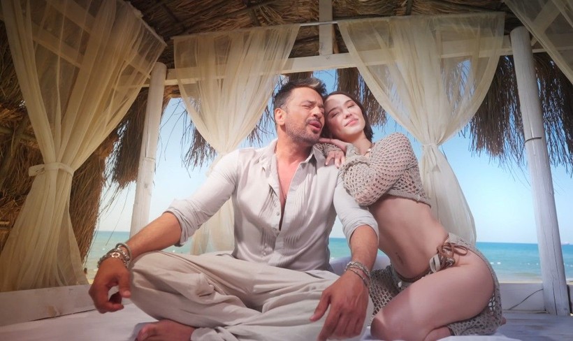 Emre Altuğ'dan dikkat çeken klip! Partneriyle dondurmayı beraber yedi - Resim: 5