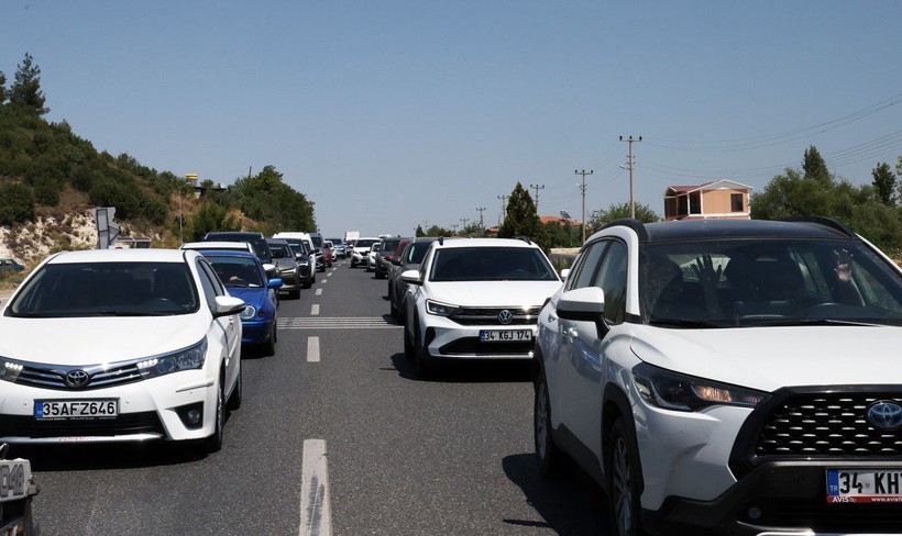 Bir ucu Aydın'da, diğer ucu Muğla’da: Hafta sonu tatilcileri trafiği felç etti - Resim: 5