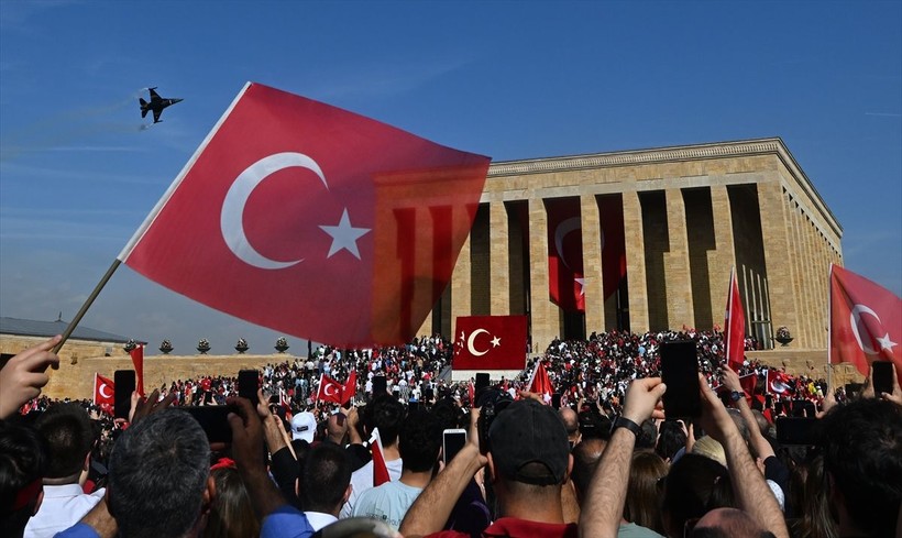 100. Yıl Kutlamaları nedeniyle Anıtkabir'de dün ziyaretçi rekoru kırıldı - Resim: 67