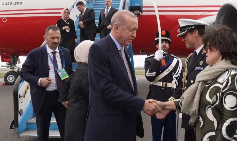 Cumhurbaşkanı Erdoğan. NATO Zirvesi'ne katılmak üzere Hollanda'ya geldi - Resim : 1