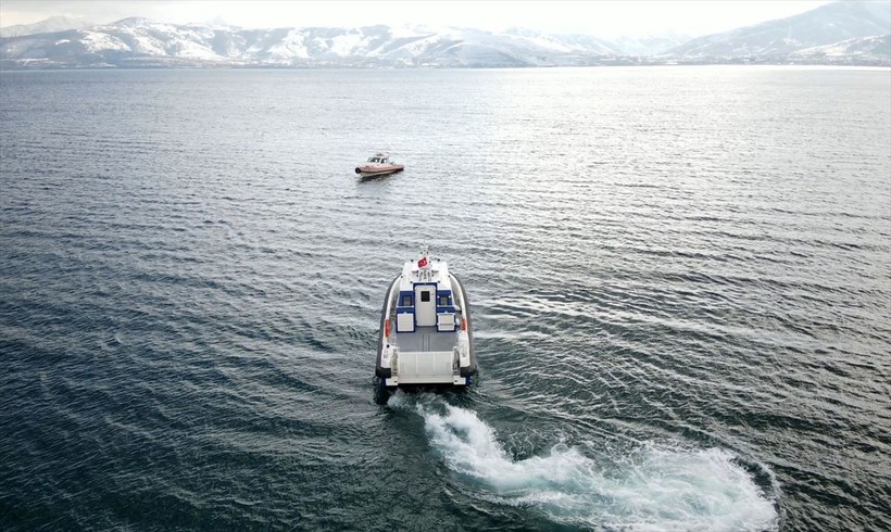 Kurbağa adamlar ve deniz polisleri Van Gölü'nde kaçakçılığa göz açtırmıyor, güvenliği sağlıyor - Resim: 31