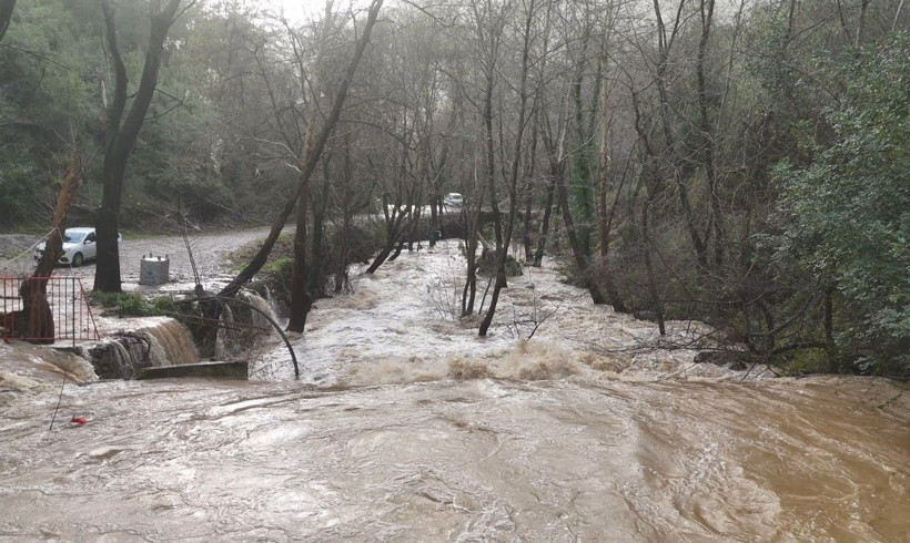 Alanya'da çay taştı: İşletmelere ait çardaklar sular altında kaldı - Resim: 7