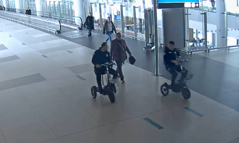Modacı Barbaros Şansal, İstanbul'da "devletin askeri ve emniyet teşkilatını alenen aşağılama" suçundan gözaltına alındı - Resim: 1