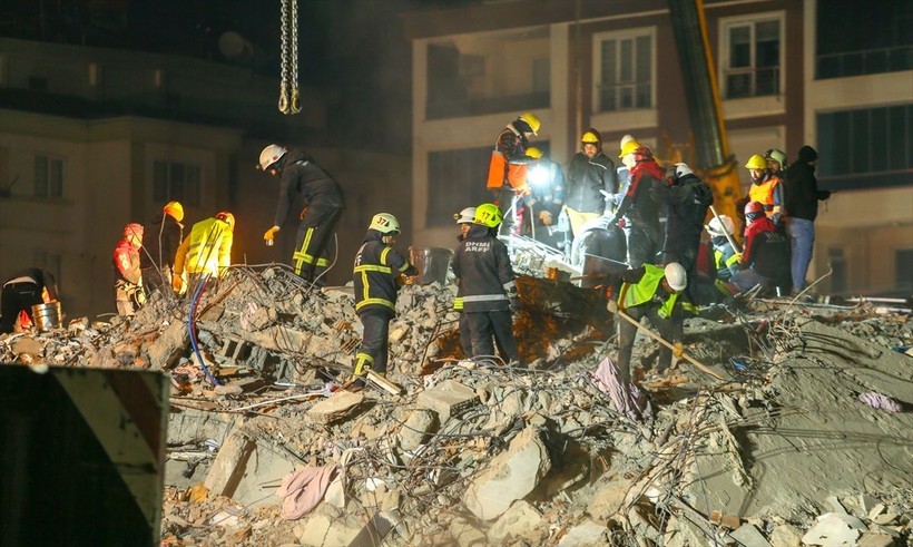 Depremler birçok şehri yıkarken bazı binalar hikayesi ile ayakta kaldı! Çok demir kullandığı için eleştirdiği inşaat işçisinden özür dileyecek - Resim: 1