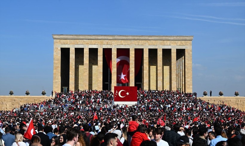 100. Yıl Kutlamaları nedeniyle Anıtkabir'de dün ziyaretçi rekoru kırıldı - Resim: 73