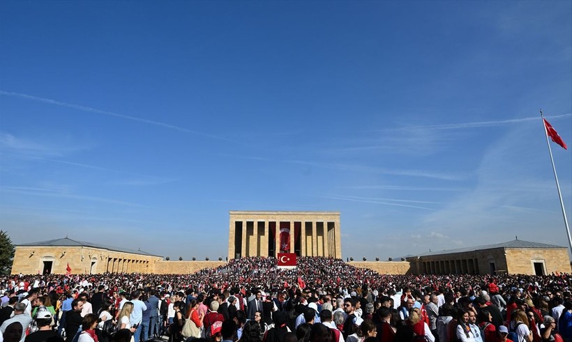 100. Yıl Kutlamaları nedeniyle Anıtkabir'de dün ziyaretçi rekoru kırıldı - Resim: 74