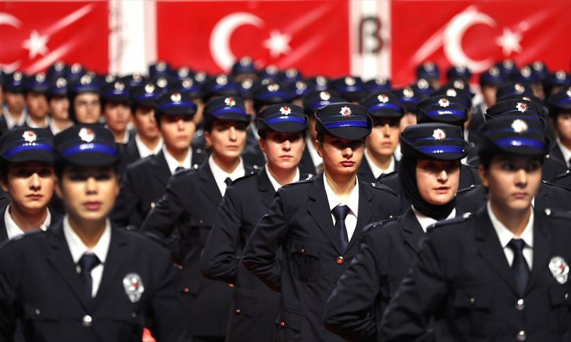 İçişleri Bakanı Ali Yerlikaya 12 bin 76 polisin mezuniyet törenine katıldı! "Herkesin polisi kendi vicdanıdır fakat polis, vicdanı olmayanların karşısındadır" - Resim: 12