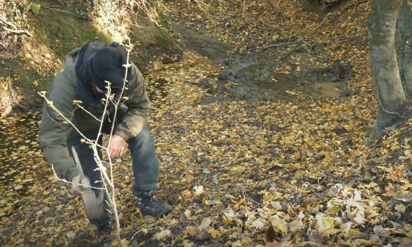 Ormanda geceyi geçirmek için ev yaptı! Milyonlar o anları izlerken hayran kaldı - Resim: 4