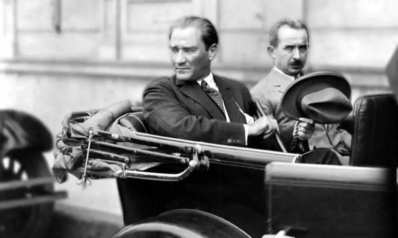 Cumhuriyet'in yüzüncü yılına özel: 100 fotoğrafla Atatürk'ün anıları - Resim: 12