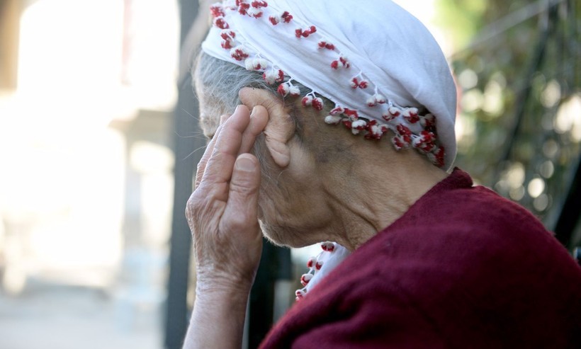 Adana'da insanlık bitmiş dedirten görüntüler! 72 yaşındaki kadını tekme tokat dövüp paralarını aldılar - Resim: 3