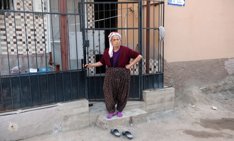 Adana'da insanlık bitmiş dedirten görüntüler! 72 yaşındaki kadını tekme tokat dövüp paralarını aldılar - Resim: 5