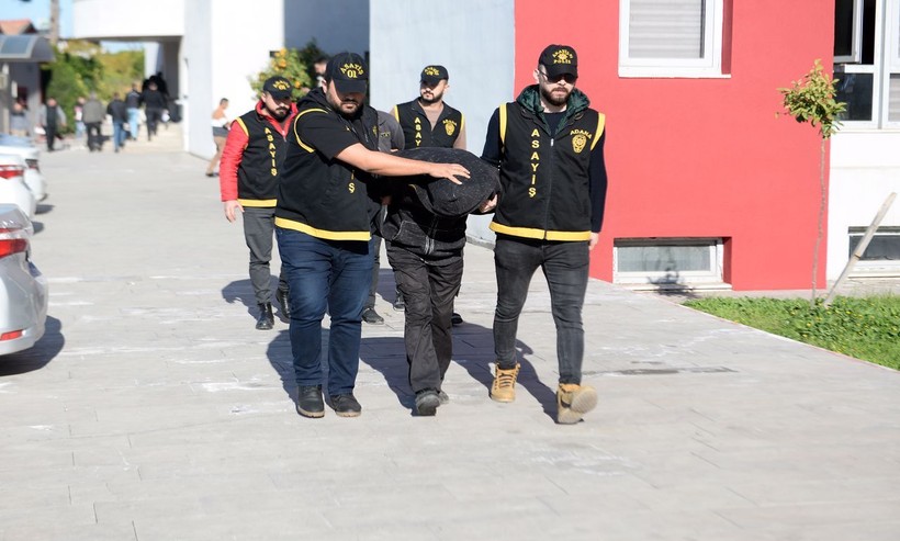 Adana'da insanlık bitmiş dedirten görüntüler! 72 yaşındaki kadını tekme tokat dövüp paralarını aldılar - Resim: 6