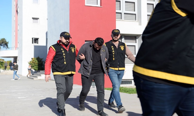 Adana'da insanlık bitmiş dedirten görüntüler! 72 yaşındaki kadını tekme tokat dövüp paralarını aldılar - Resim: 7